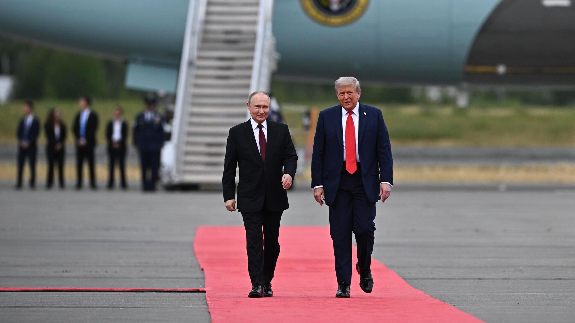 Путин тепло поблагодарил Трампа за гостеприимство на Аляске